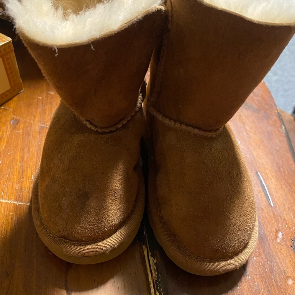 Used girl size 6 UGG